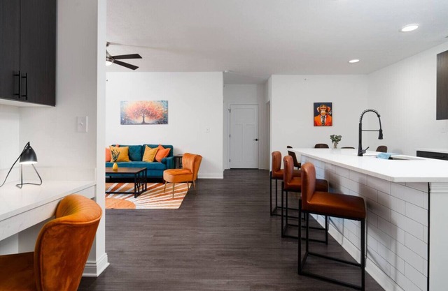 20mins DT Indy| Sleeps 5 | Radiant Vibes Spacious