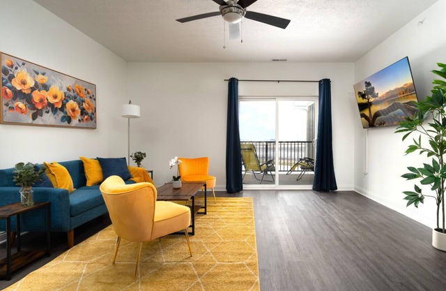 20mins DT Indy | Sleeps 3 | Golden Sun SpaciousGym