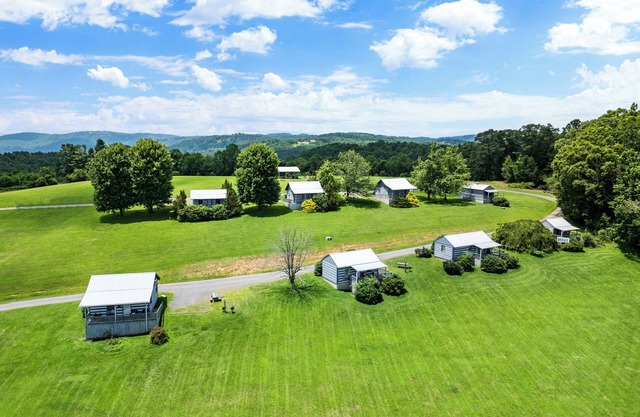 21 Acre Mountain Escape! 11 Private Cabins! Weddings, Reunions, & Events!
