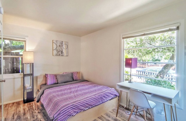 214A - Cozy Studio with AC & Kitchen near Stanford