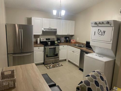 22 min to Beach-2 bd room-Self check in -sleep 6-BBQ-WD
