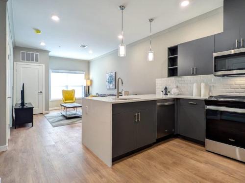 227 Modern 1BR Apt Walk to NJT