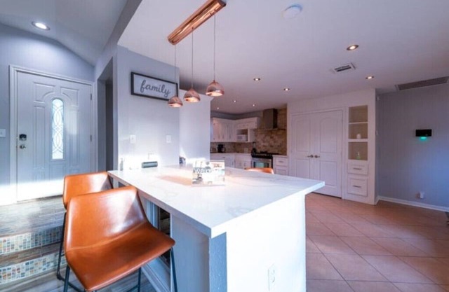 2300 SQFT 3 bed/2.5bath Long-Term Private Pool Oasis