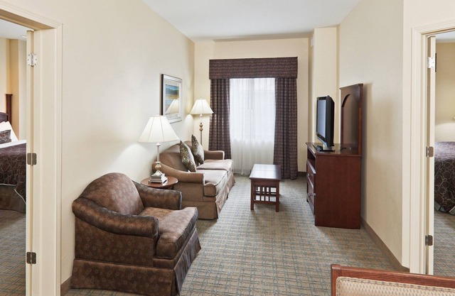 24 Hour Fitness Center | Free Breakfast + Heated Saltwater Pool + Hot Tub