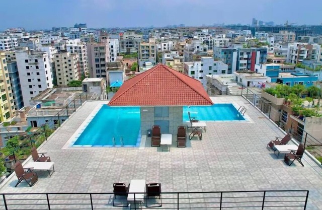 250 sq.ft Studio Apartment with Pool 3