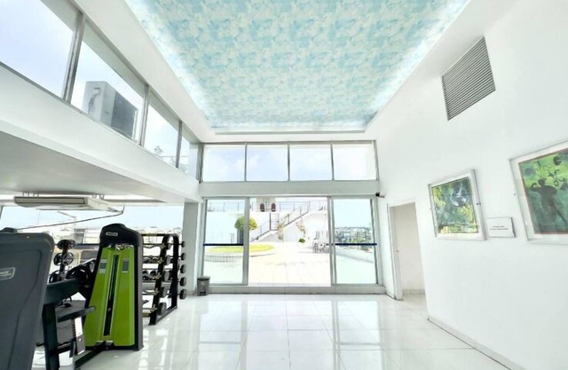 250sqft 4 Economy Stay Pool & Gym