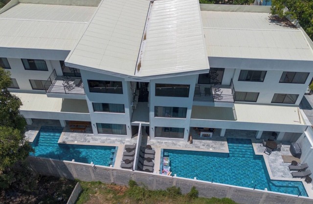 26 ROOM ALL-INCLUSIVE VIP MEGA LUXURY RESORT : 2 House Combo/Chef/Gym/Beach
