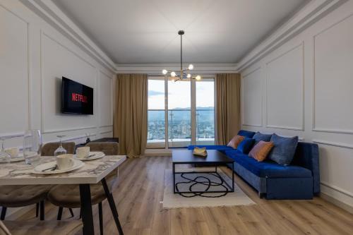 26th Floor 1BR Apt, Pool & Spa, Gym, Free Parking