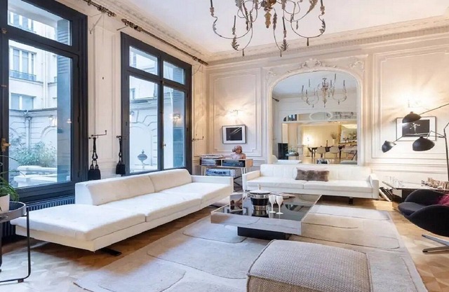270M2 ONE OF A KIND MANOIR A RARE PRIVATE COURTYARD ON CHAMPS ELYSEES