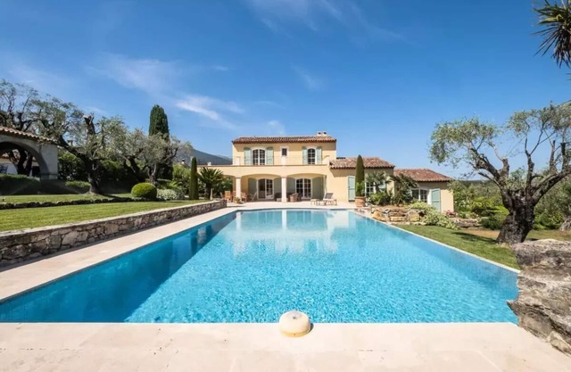 280m2 jewel and infinity pool in absolute calm