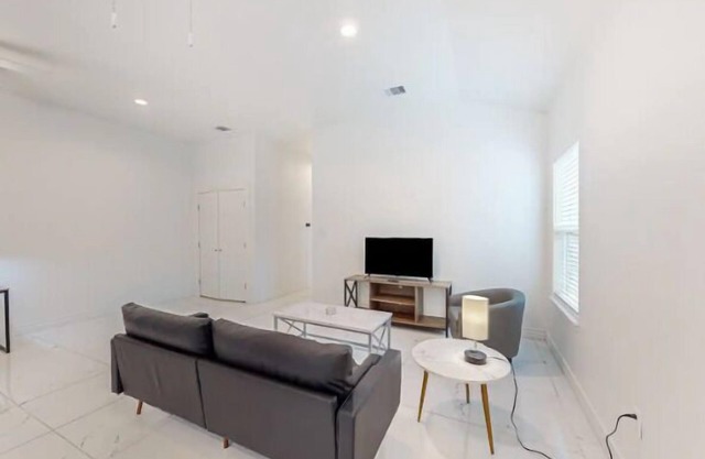 2BD-RemoteWork-Extd Stay Discounts-PetsOK-Central