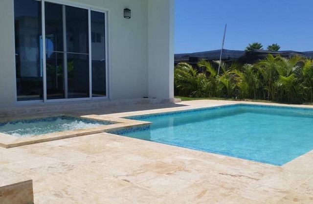 2BD villa in luxury beachfront resort with sport courts and all amenities!