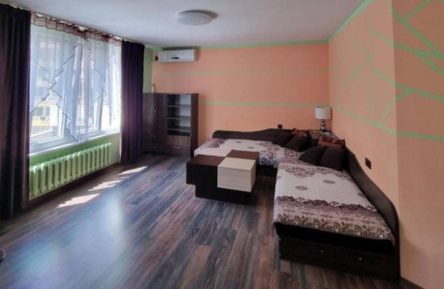 2Bed Apartment Sleeps 6 - Wifi & On-Site Parking