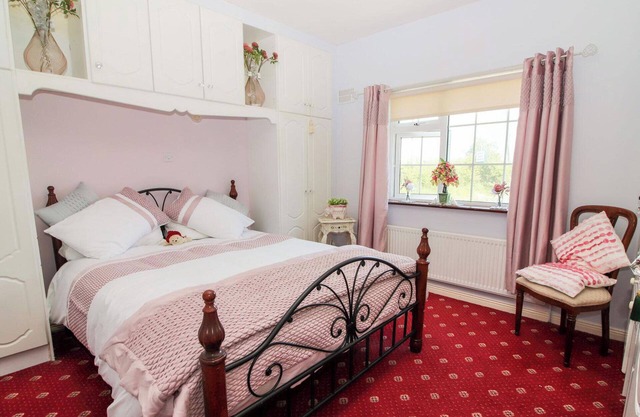 2Bed Cottage, Sleeps 6, River Walks,Garden,Parking