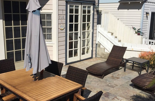 2BR-2BA, 100ft to ocean sand, patio & garage. Monthly rentals; available March.