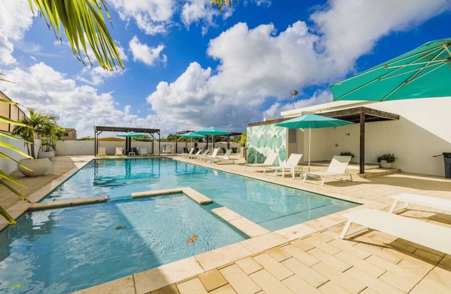 2BR/2BA 4MINS to Beach at LUX Villa 3 by Bocobay
