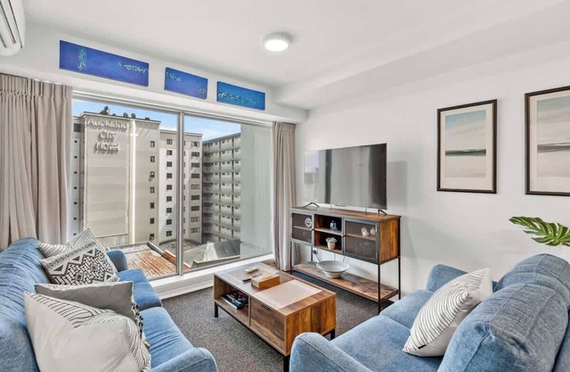 2BR Apt with Parking in Prime Spot Zodiak Stays