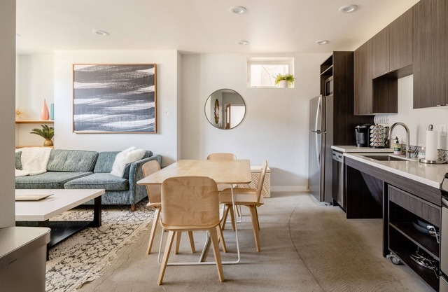 2BR Bohemian Oasis ~ Food & Craft Beer Lovers