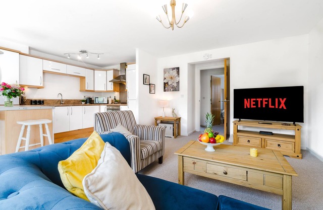 2BR Flat Near City Centre Free Parking