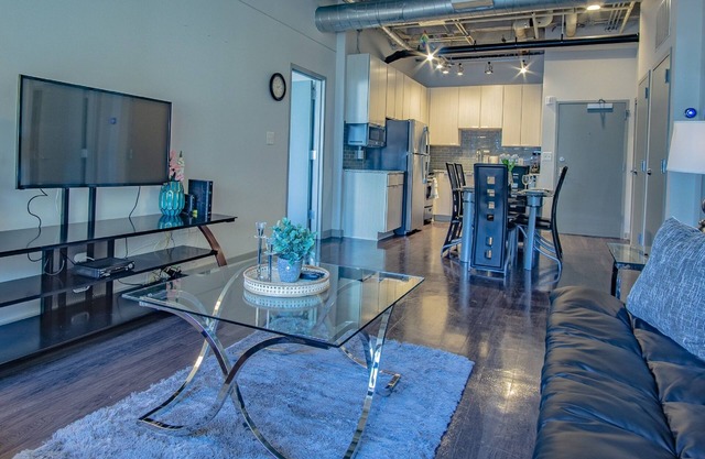 2BR Fully Furnished Apartment in Midtown Atlanta by RedAwning