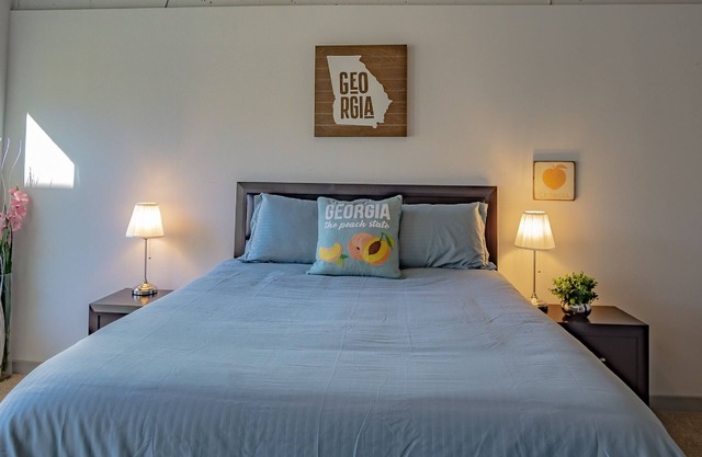 2BR Fully Furnished Apartment - Great location in Midtown by RedAwning