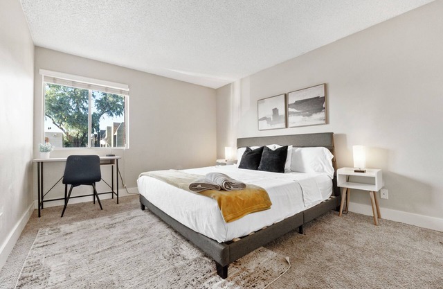 2BR/Pool/Gym/1 Mi To Banner Hospital