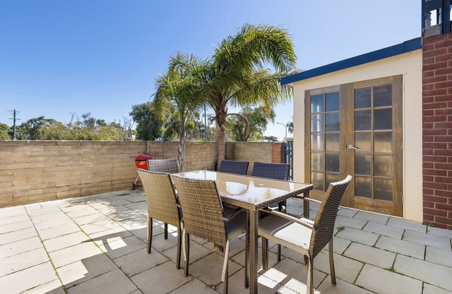 2BR Rockingham Beach Retreat