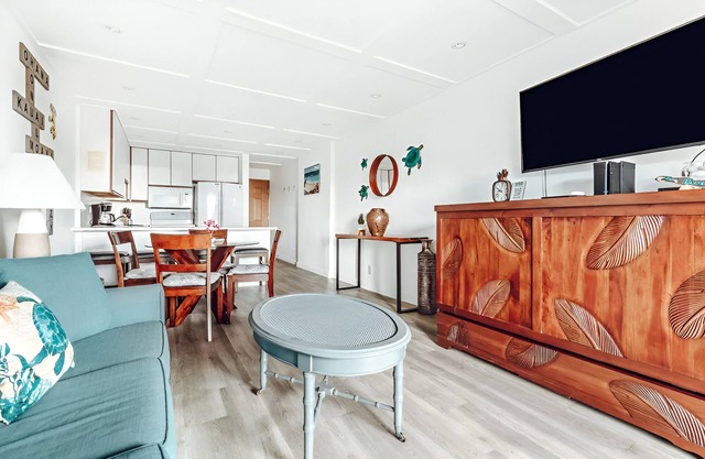 2BR Unit | Walk to Kalapaki Beach – Onsite Pool, Tennis & Easy Access to Dining