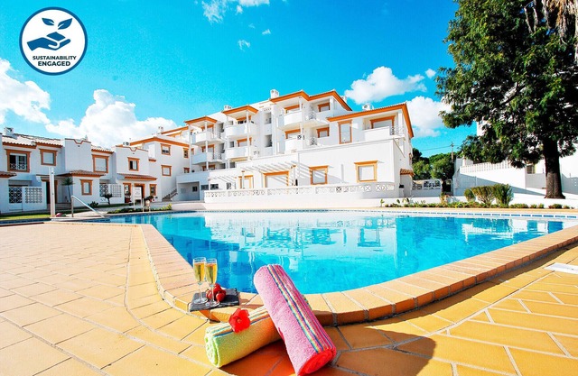 2BR w/Pool & Sea View – Olhos d'Água