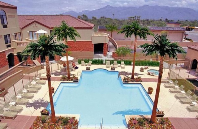 2BR w/WiFi & Resort Pool Near Attractions- Golf, Hike, Explore, Shop & Dine!