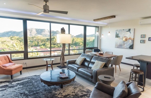 2BR with additional bonus room, roof terrace & walking distance to the beach