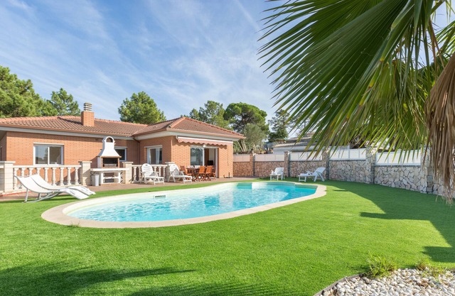 2MARIAN01 - Nice 3 bedroom house with private swimming pool located in a quiet residential area