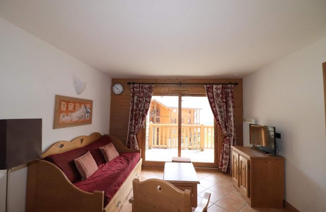 2nd floor, balcony, parking, tv, ski locker, 60m², Tignes