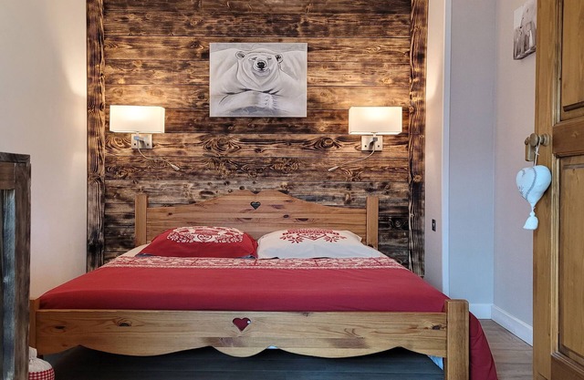 3 * apartment + garage in a luxury residence, balcony with lake view, downtown