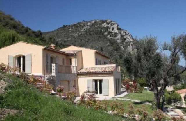 3 Appartments in a House/Villa - VENCE