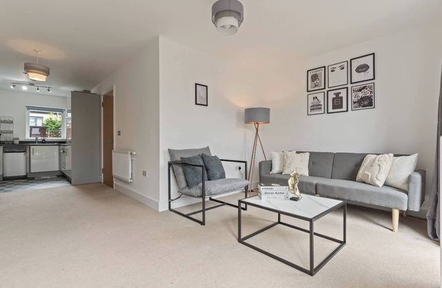 3-Bed Elegant House Near Museums, Bullring & Parks