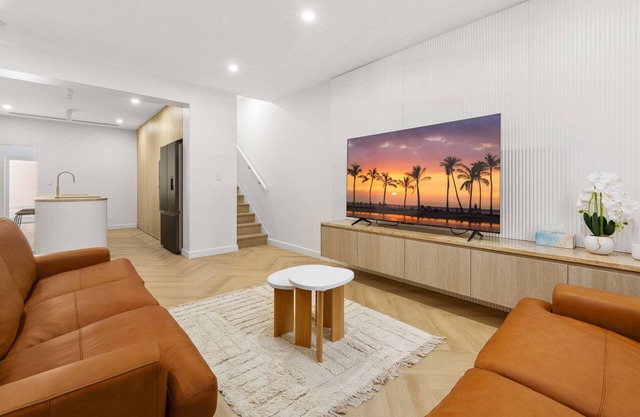 3-Bed Terrace: Chic, Bright, Alfresco Dining