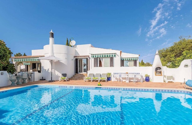 3 bed villa, private pool and close to beach
