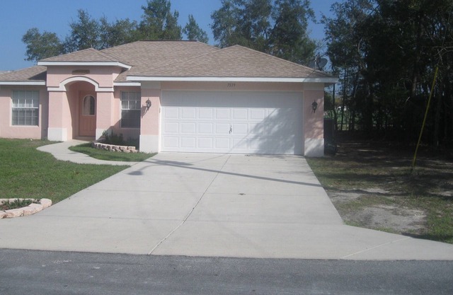 3 bedroom 2 bathroom home with smart TV and WiFi