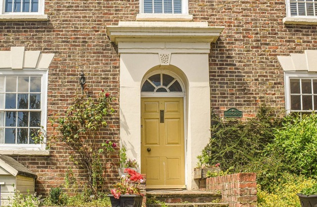 3 bedroom accommodation in Gloucester