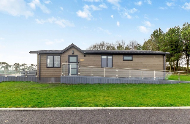 3 bedroom accommodation in Knitsley