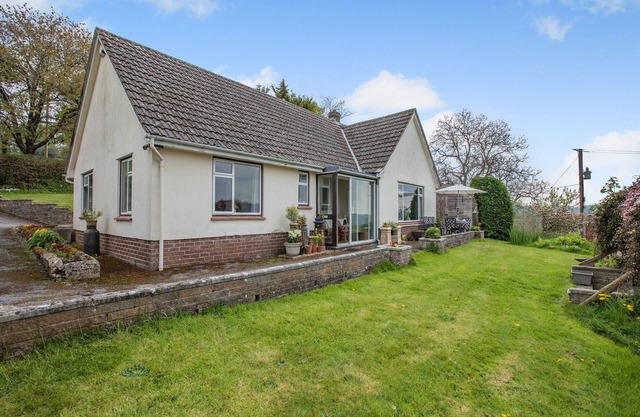 3 bedroom accommodation in Membury