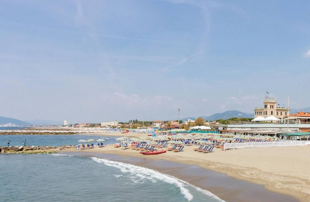 3 bedroom accommodation in Massa -MS-