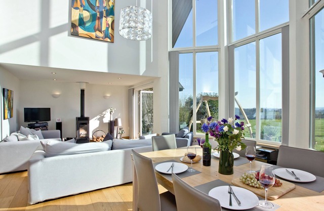 3 bedroom accommodation in Cricket St Thomas, near Chard