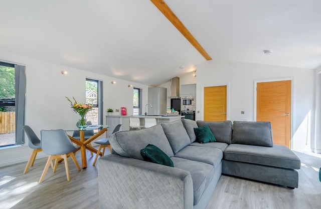 3 bedroom accommodation in Annbank, Ayr