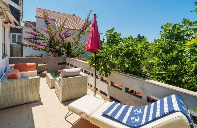 3 bedroom amazing home in Sucuraj