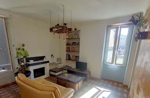 3-bedroom apartment 65m2, city center, 10min from train station, 20min from beach
