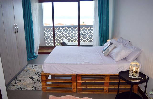 3-bedroom apartment in Mombasa with beach access, AC, and fast speed internet