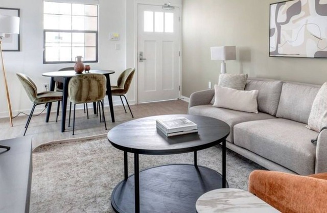 3 Bedroom Apartment L-580077 by Houzlet