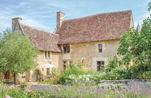 3 bedroom awesome home in Cheille Bourg